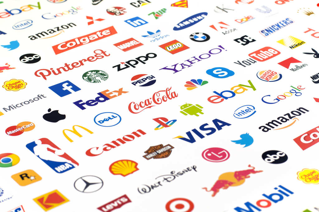 Logotipos de várias marcas, como Visa, Canon, Dell, NBA, LG, Twitter, Disney, Shell, Yahoo!, FedEx, Facebook, eBay, Burger King, Google, Amazon, Colgate, Marvel, Pinterest etc