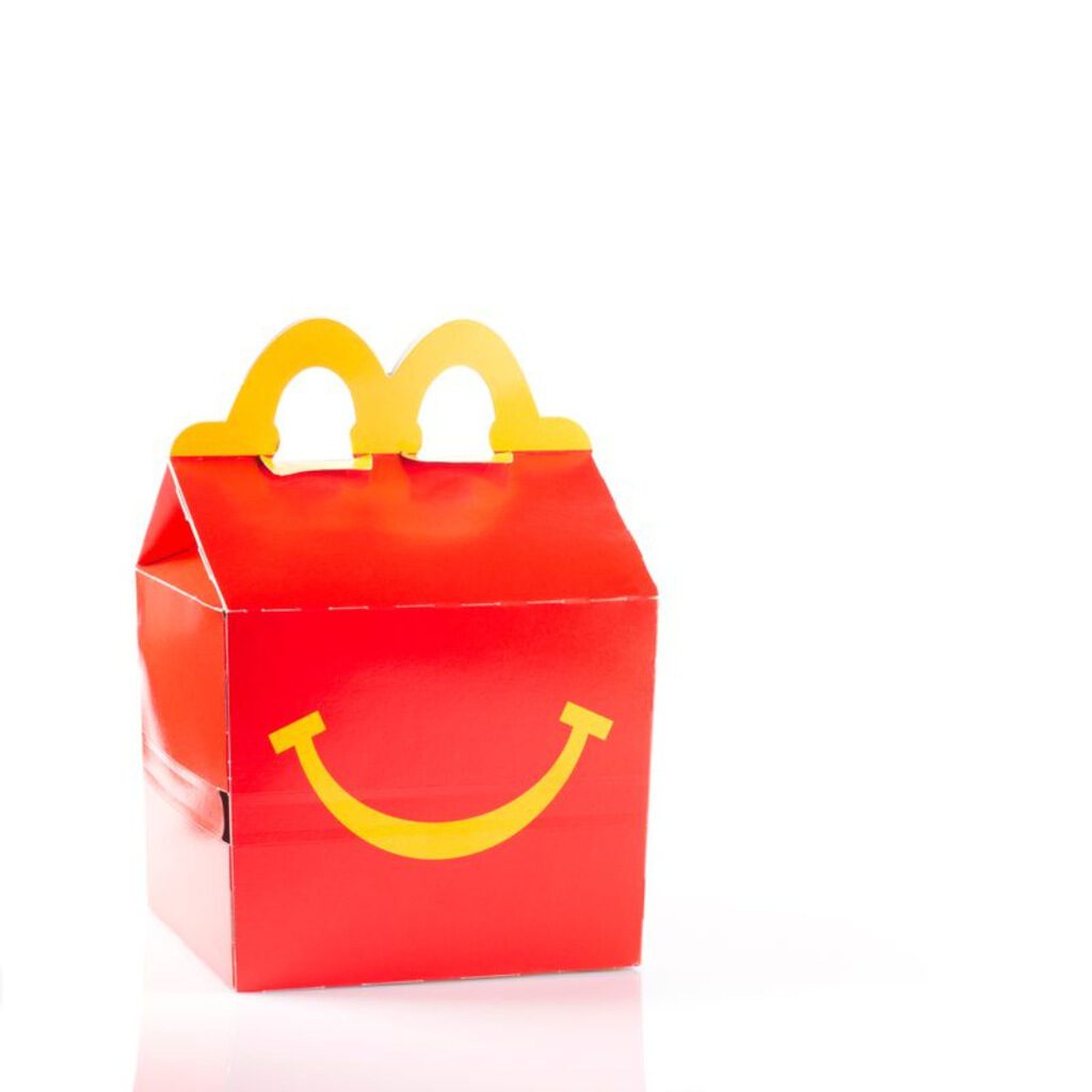 Caixa de McLanche Feliz do Mc Donald's, ilustrando uma marca tridimensional